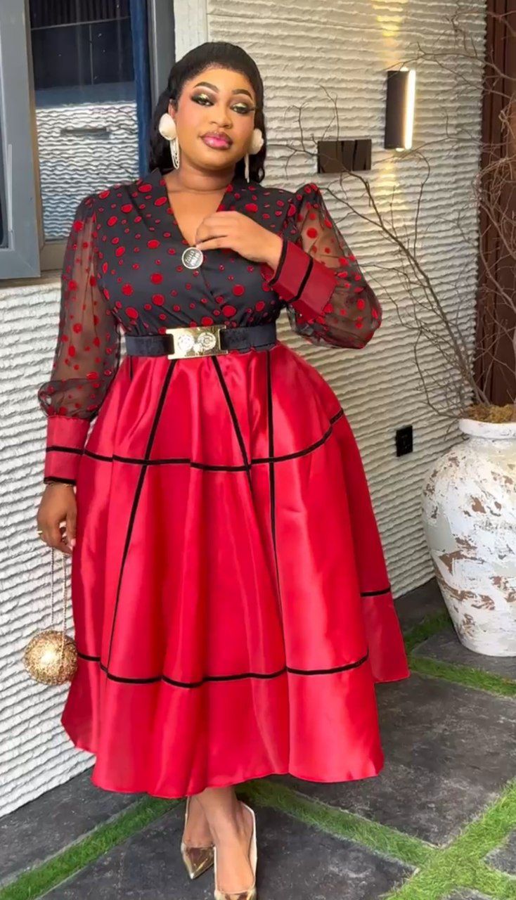 Robe  élégante découpe à la taille