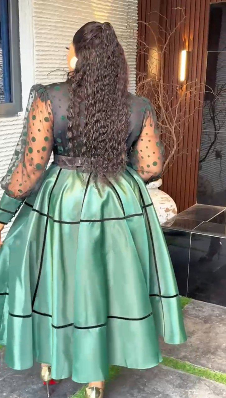 Robe  élégante découpe à la taille