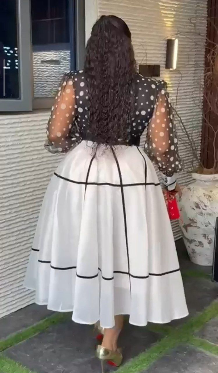 Robe  élégante découpe à la taille