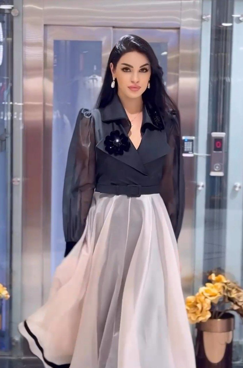 Robe de soirée Jade avec ceinture.